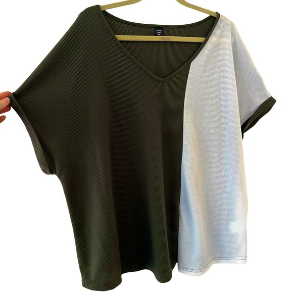 Women’s Color-Block Green & Black Short Sleeve Batwing V-Neck Blouse Top - Picture 2 of 5
